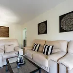 شقة Seaside Bliss 2br With Tranquil Terrace Pool And Parking فوينخيرولا