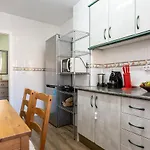 شقة Seaside Bliss 2br With Tranquil Terrace Pool And Parking *
