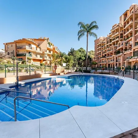 Seaside Bliss 2br With Tranquil Terrace Pool And Parking شقة فوينخيرولا