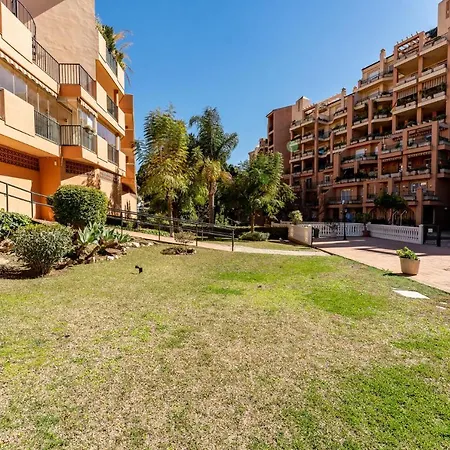 شقة Seaside Bliss 2br With Tranquil Terrace Pool And Parking