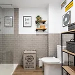 Lejlighed Seaside Bliss 2br With Tranquil Terrace Pool And Parking