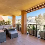 Seaside Bliss 2br With Tranquil Terrace Pool And Parking *