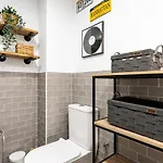 Seaside Bliss 2br With Tranquil Terrace Pool And Parking Lejlighed *