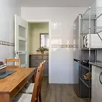 Seaside Bliss 2br With Tranquil Terrace Pool And Parking Lejlighed