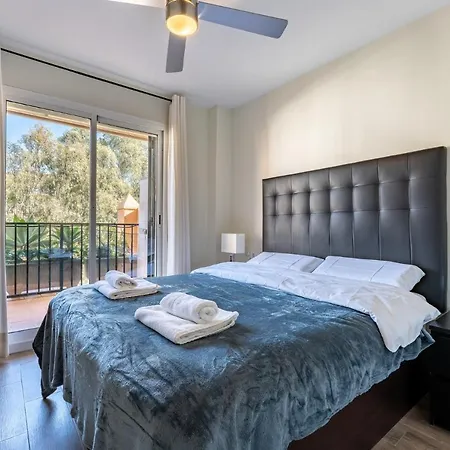 Seaside Bliss 2br With Tranquil Terrace Pool And Parking Апартаменты Фуэнхирола