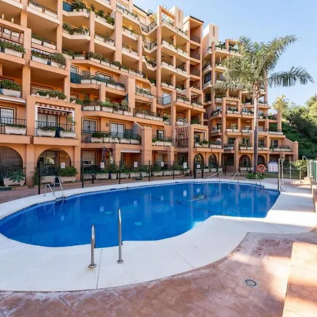 Seaside Bliss 2br With Tranquil Terrace Pool And Parking *