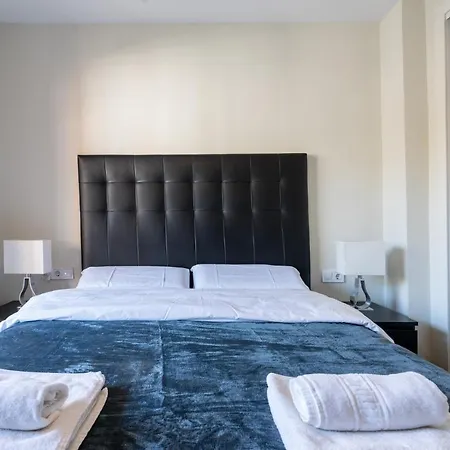 Апартаменты Seaside Bliss 2br With Tranquil Terrace Pool And Parking Фуэнхирола