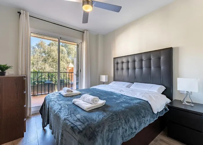 Seaside Bliss 2br With Tranquil Terrace Pool And Parking Apartamento Fuengirola