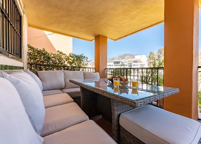 Seaside Bliss 2br With Tranquil Terrace Pool And Parking