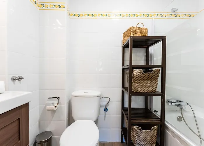 Seaside Bliss 2br With Tranquil Terrace Pool And Parking Apartamento Fuengirola