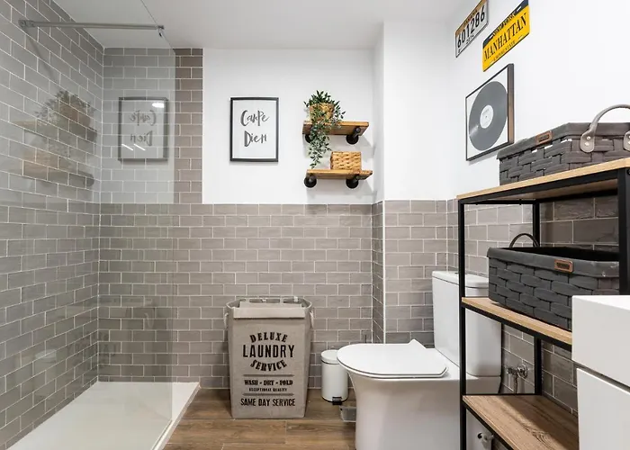 Apartamento Seaside Bliss 2br With Tranquil Terrace Pool And Parking