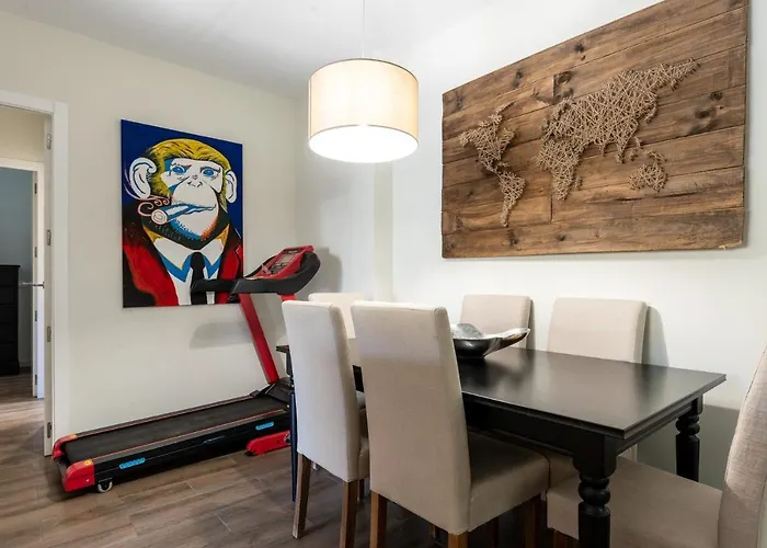 Seaside Bliss 2br With Tranquil Terrace Pool And Parking Apartamento