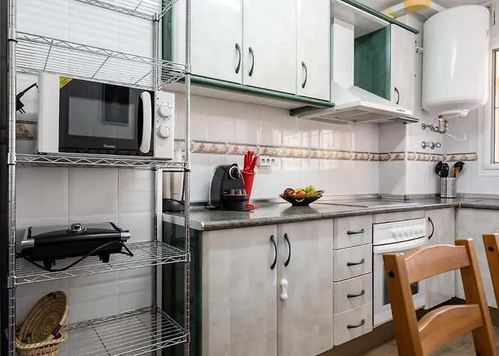 Seaside Bliss 2br With Tranquil Terrace Pool And Parking