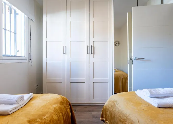 Seaside Bliss 2br With Tranquil Terrace Pool And Parking Apartamento Fuengirola