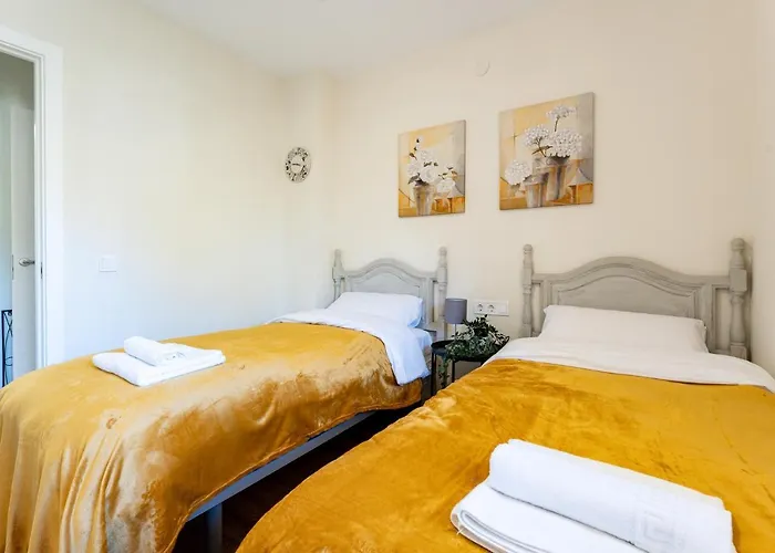 Seaside Bliss 2br With Tranquil Terrace Pool And Parking