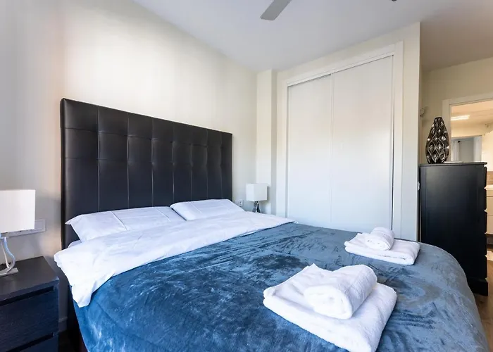 Seaside Bliss 2br With Tranquil Terrace Pool And Parking Apartamento Fuengirola