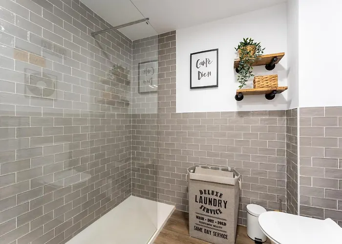 Apartamento Seaside Bliss 2br With Tranquil Terrace Pool And Parking Fuengirola