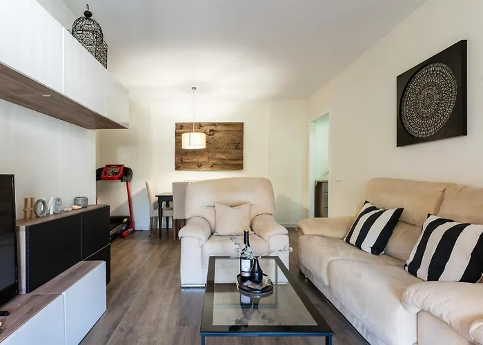 Seaside Bliss 2br With Tranquil Terrace Pool And Parking Fuengirola