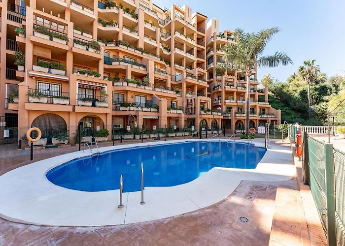 Seaside Bliss 2br With Tranquil Terrace Pool And Parking *