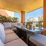 Seaside Bliss 2br With Tranquil Terrace Pool And Parking