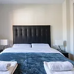 Lägenhet Seaside Bliss 2br With Tranquil Terrace Pool And Parking Fuengirola